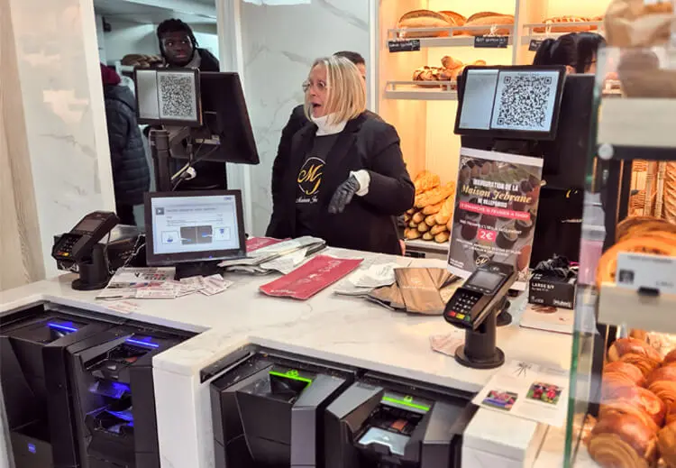 Installation caisse enregistreuse et monnayeur automatique pour la boulangerie pâtisserie Maison Jebrane