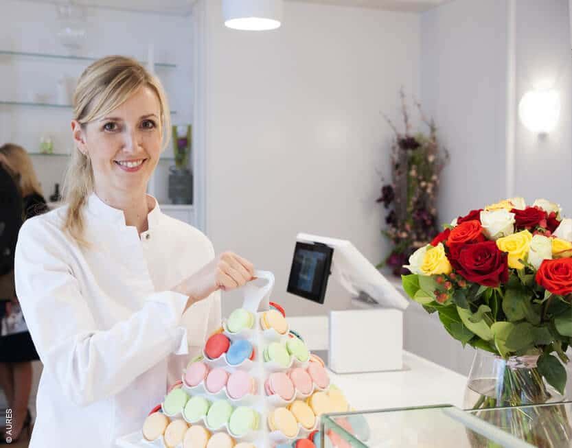 Installation caisse enregistreuse boutique Macarons & Inspirations