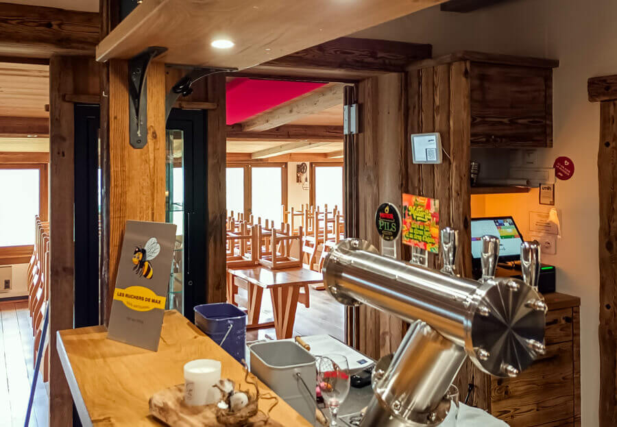 Le bar de l'auberge du Schiessroth à Gaschney