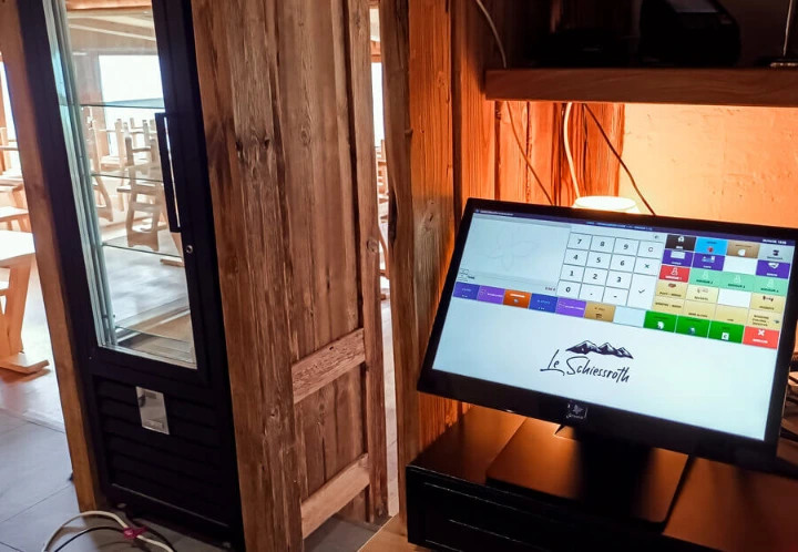 Installation caisse enregistreuse tactile à l'auberge du Schiessroth